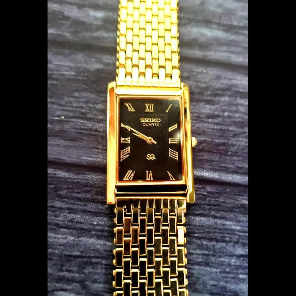 Vintage Tank Slim Seiko Black Dial Milanese band Mens Watch New Mvt & Batt ⌚‎